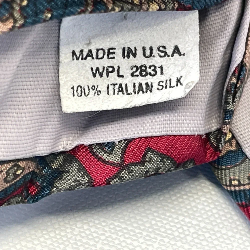 Vintage Johnny Carson Mens Necktie Red Paisley 100% Italian Silk Tie - USA